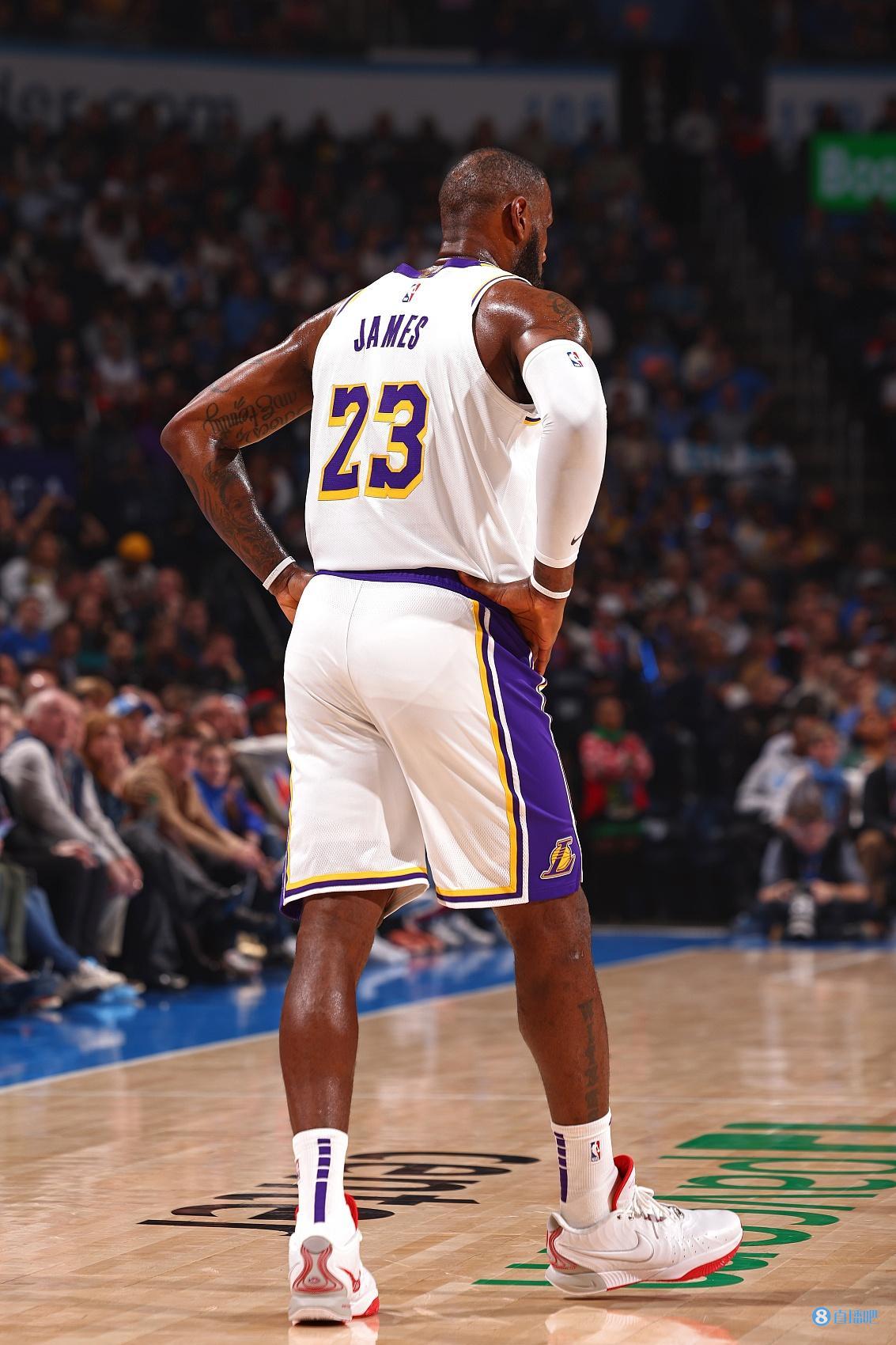 包含爵士血洗湖人,拉塞尔打破历史纪录的词条 包含爵士血洗湖人,拉塞尔打破历史纪录的词条