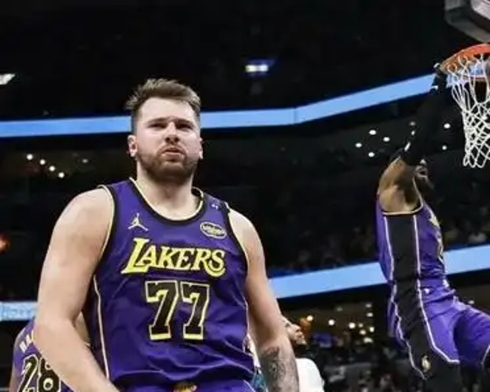 包含爵士血洗湖人,拉塞尔打破历史纪录的词条 包含爵士血洗湖人,拉塞尔打破历史纪录的词条