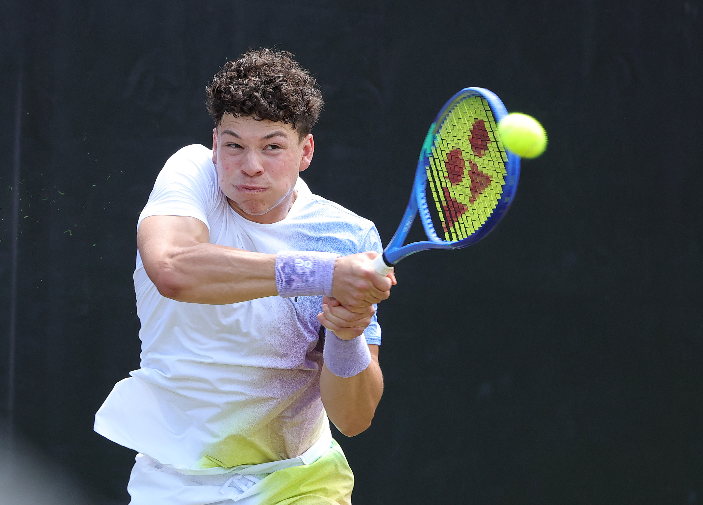 西班牙网球队鏖战意大利网球队,兹维列夫统治全场 西班牙网球队鏖战意大利网球队,兹维列夫统治全场