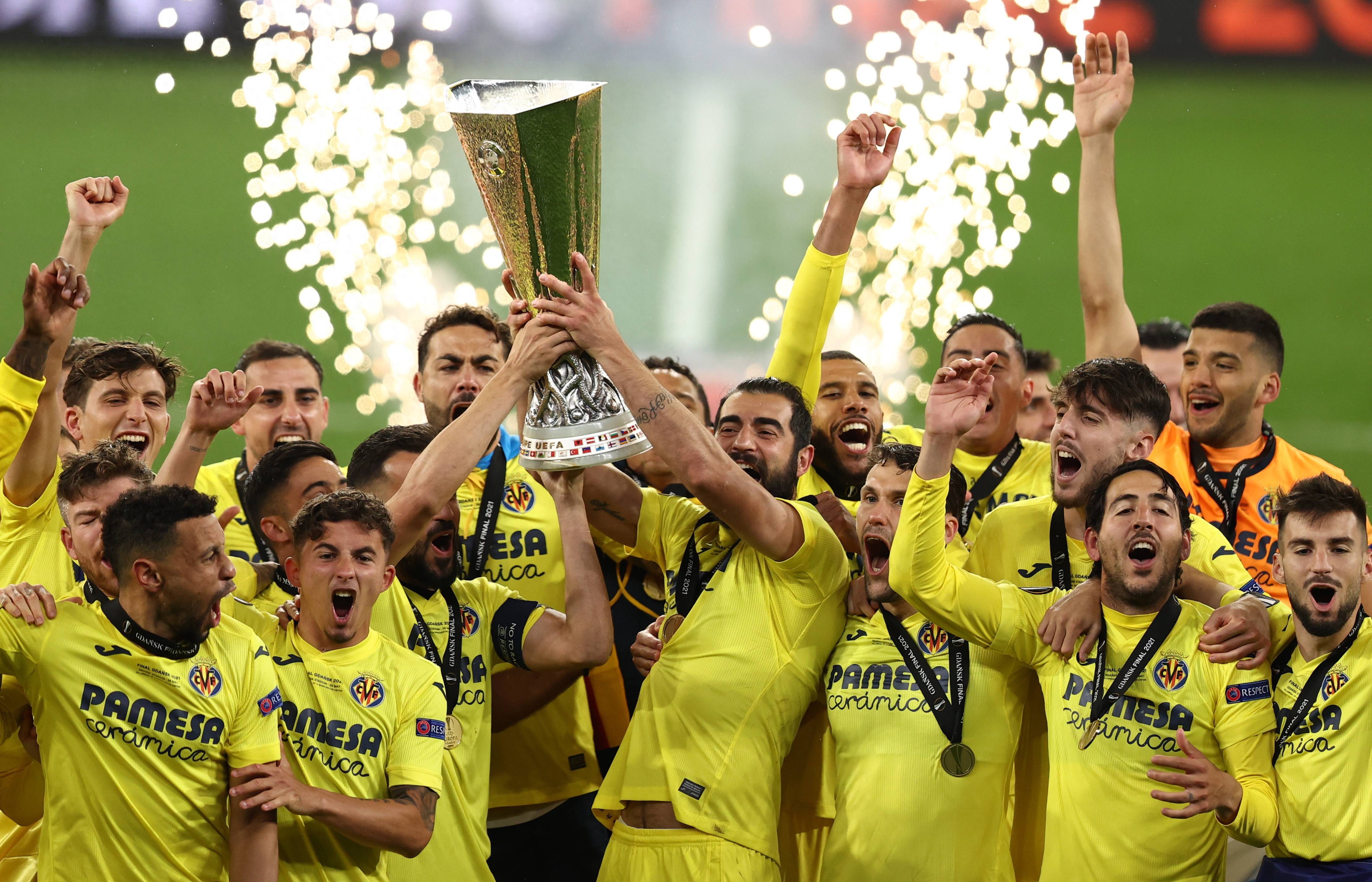 欧洲杯传奇谢幕,球迷泪洒赛场 欧洲杯传奇谢幕,球迷泪洒赛场