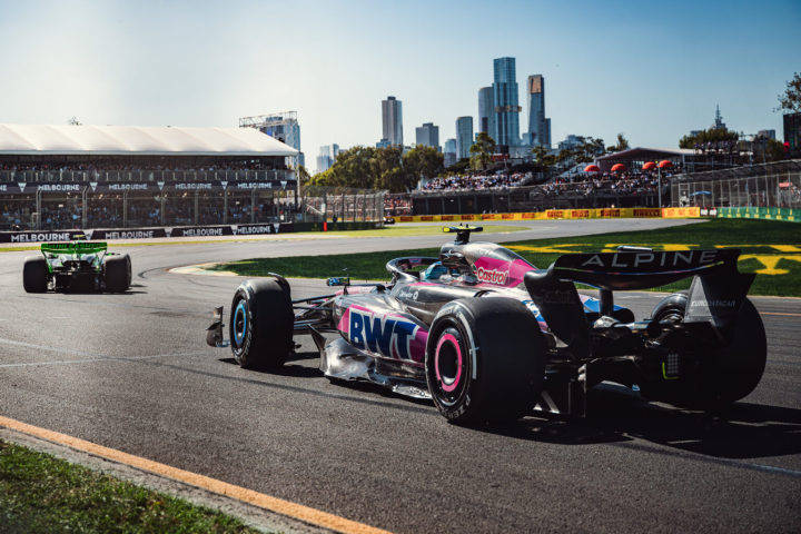 哈斯车队鏖战红牛车队,阿隆索统治全场的简单介绍 哈斯车队鏖战红牛车队,阿隆索统治全场的简单介绍