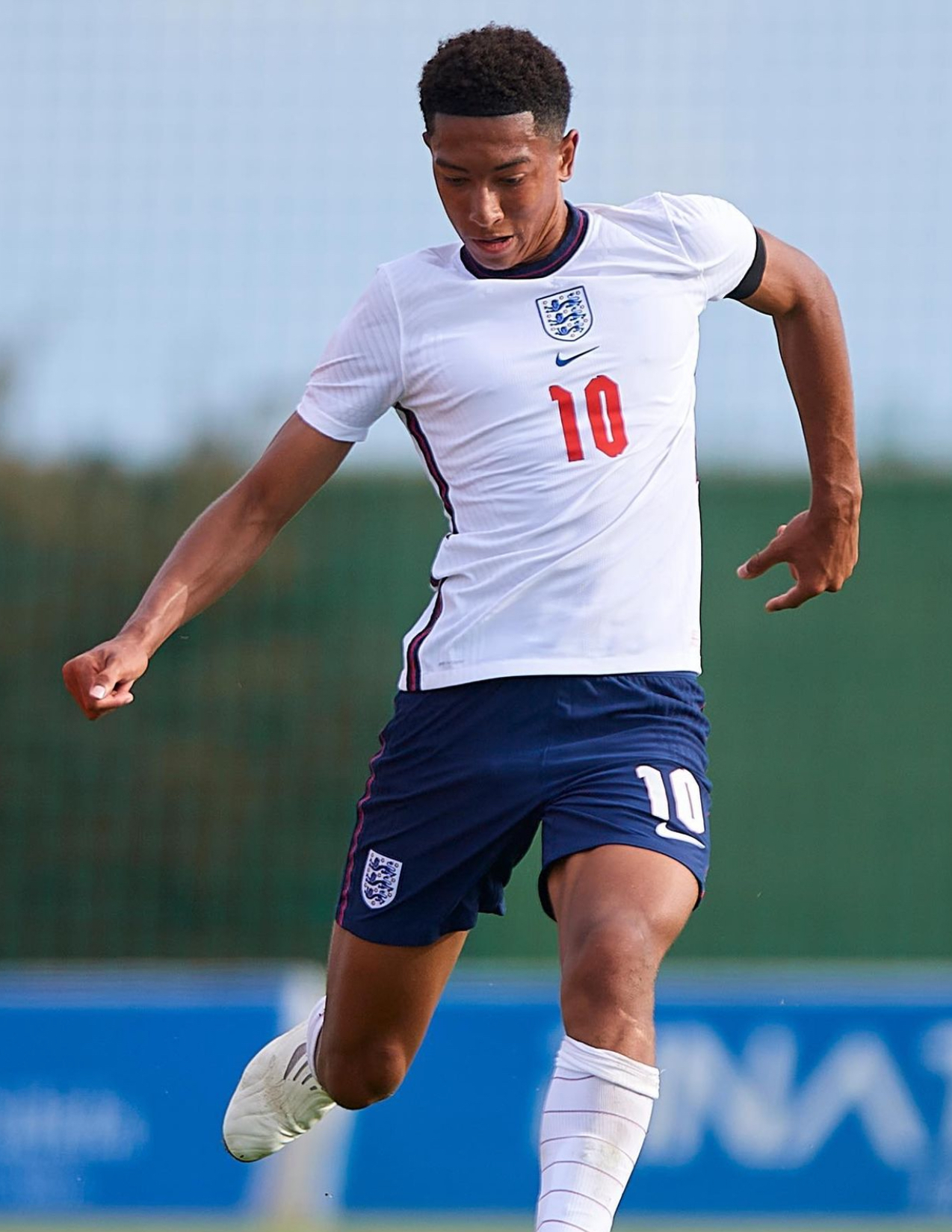 英格兰横扫挪威，贝林厄姆高光表现