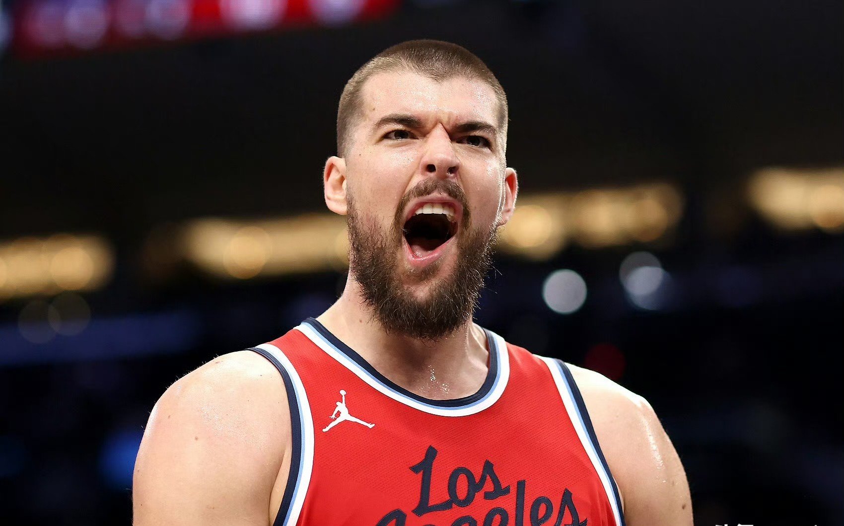 步行者鏖战广东队,乔治关键制胜 步行者鏖战广东队,乔治关键制胜