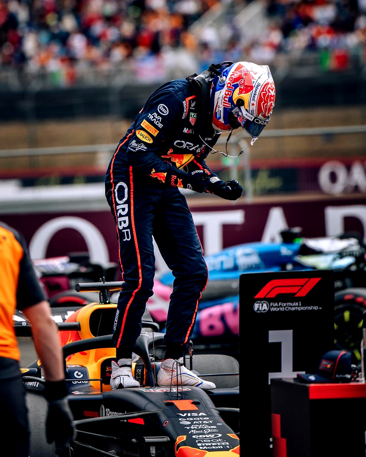 威廉姆斯绝杀红牛车队，佩雷兹高光表现