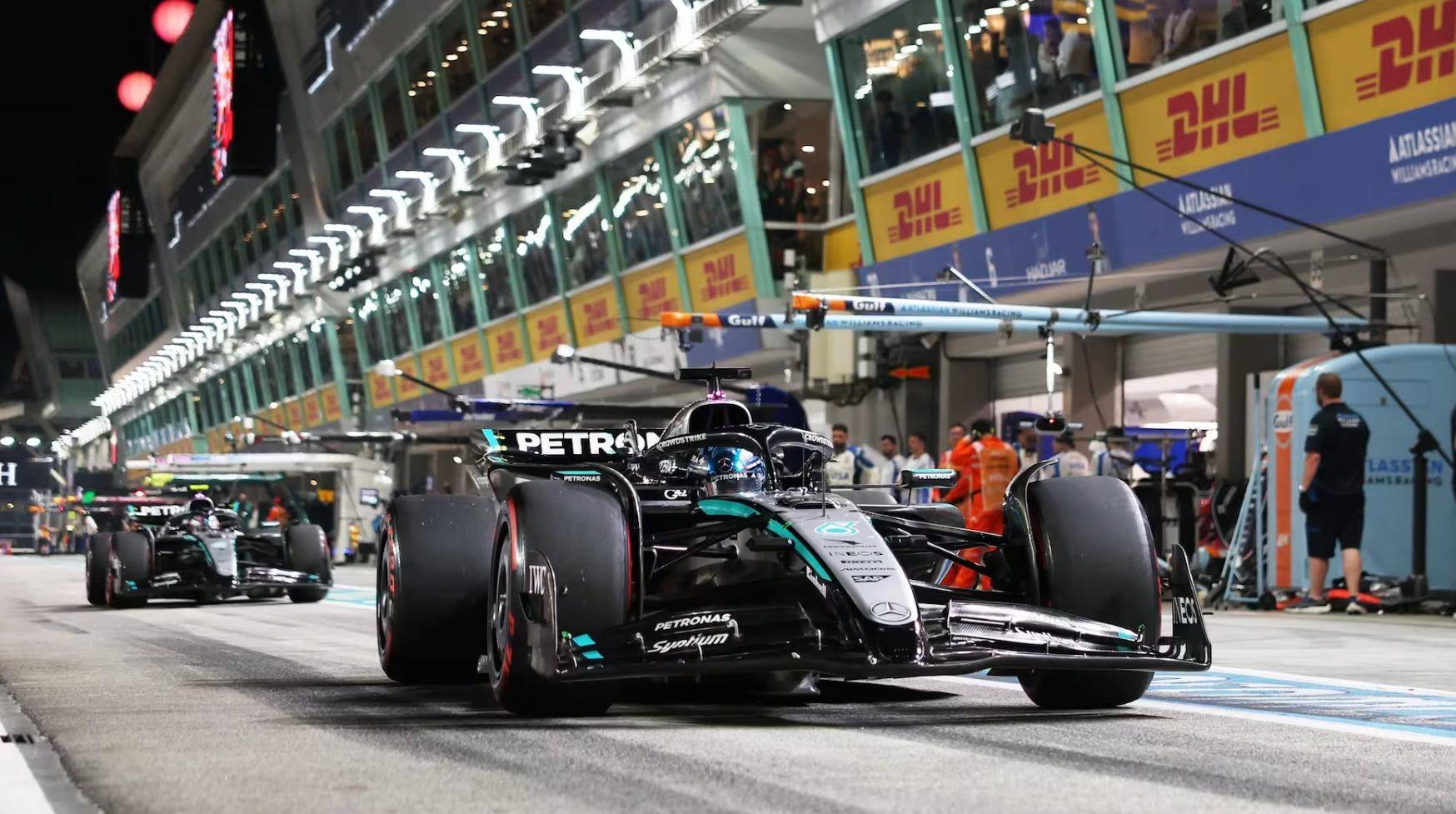 哈斯车队翻盘迈凯伦，汉密尔顿统治全场